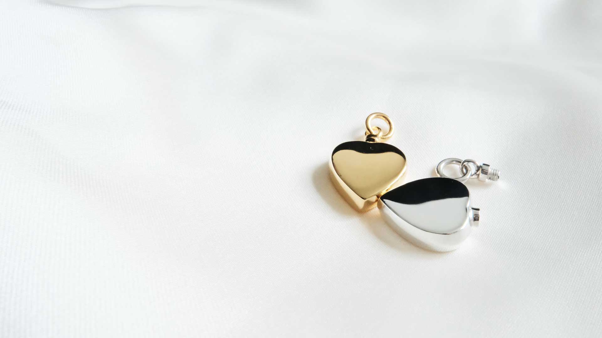 Ashes Jewellery Ashes Heart Necklace in Gold and Sterling Silver