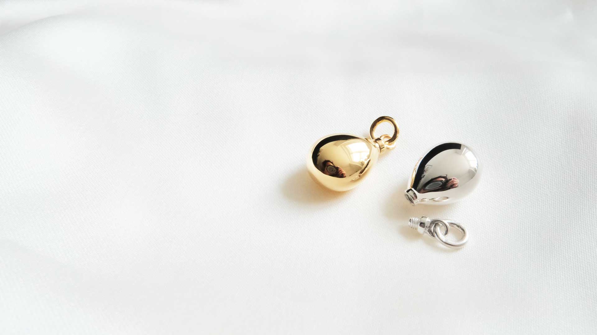 Ashes Necklace Tear Drop in Gold & Silver