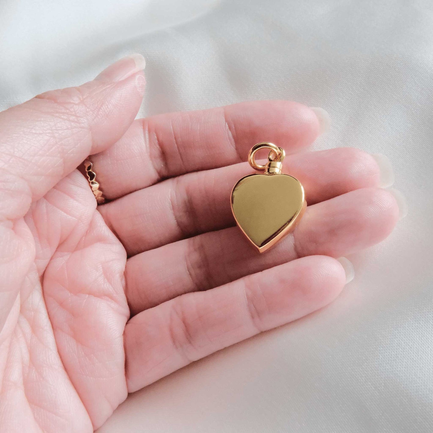 Heart Urn Jewellery Necklace Gold 9K - Ashes Jewellery AE