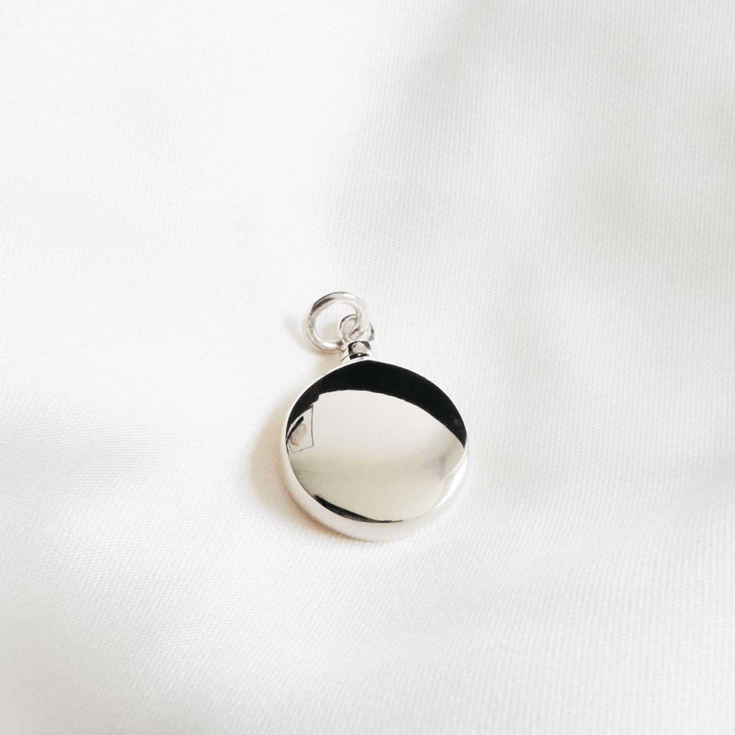 Keepsakes for Ashes Round Sterling Silver - Ashes Jewellery AE
