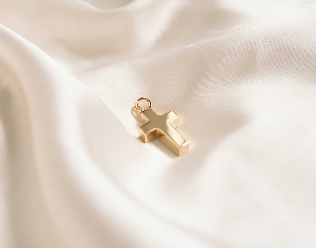 Tidying Up a Loved One’s Belongings After They’ve Passed - Ashes Jewellery AE