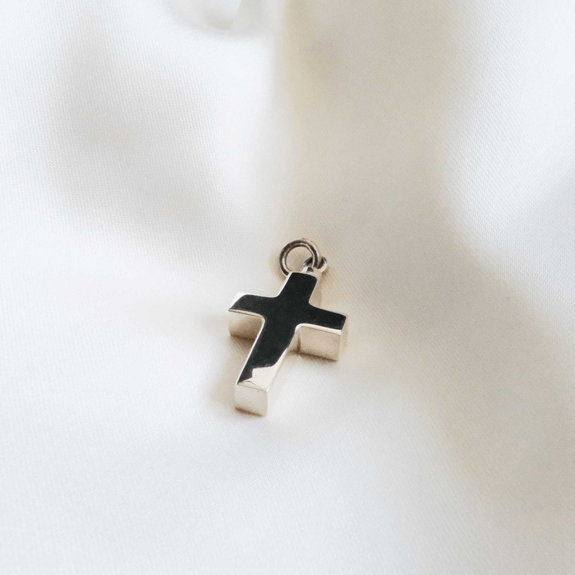 Ashes in to Jewellery Cross Sterling Silver - Ashes Jewellery AE