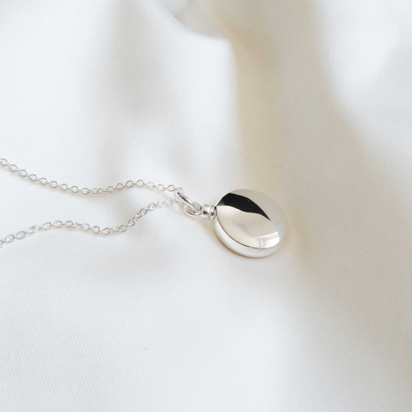 Keepsakes for Ashes Round Sterling Silver - Ashes Jewellery AE