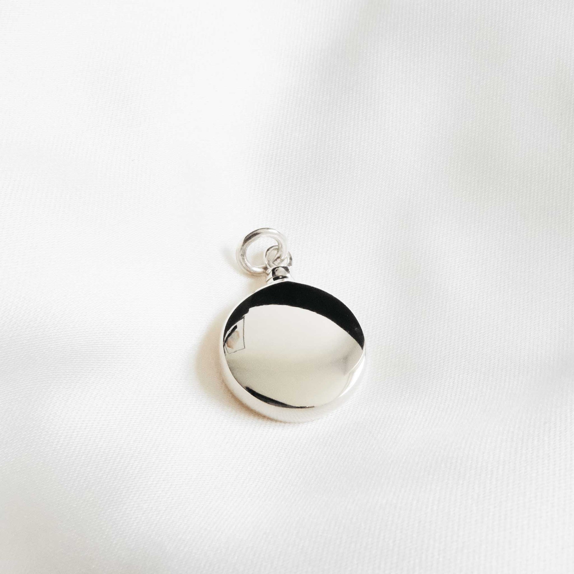 Keepsakes for Ashes Round Sterling Silver - Ashes Jewellery AE