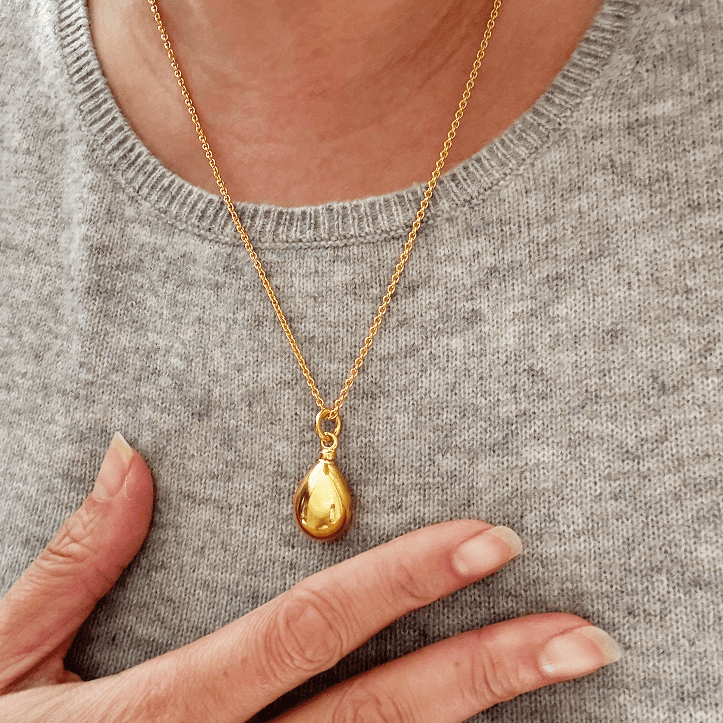 Teardrop Ashes Necklace in 18K Gold Plating – Keepsake Pendant - Ashes Jewellery AE
