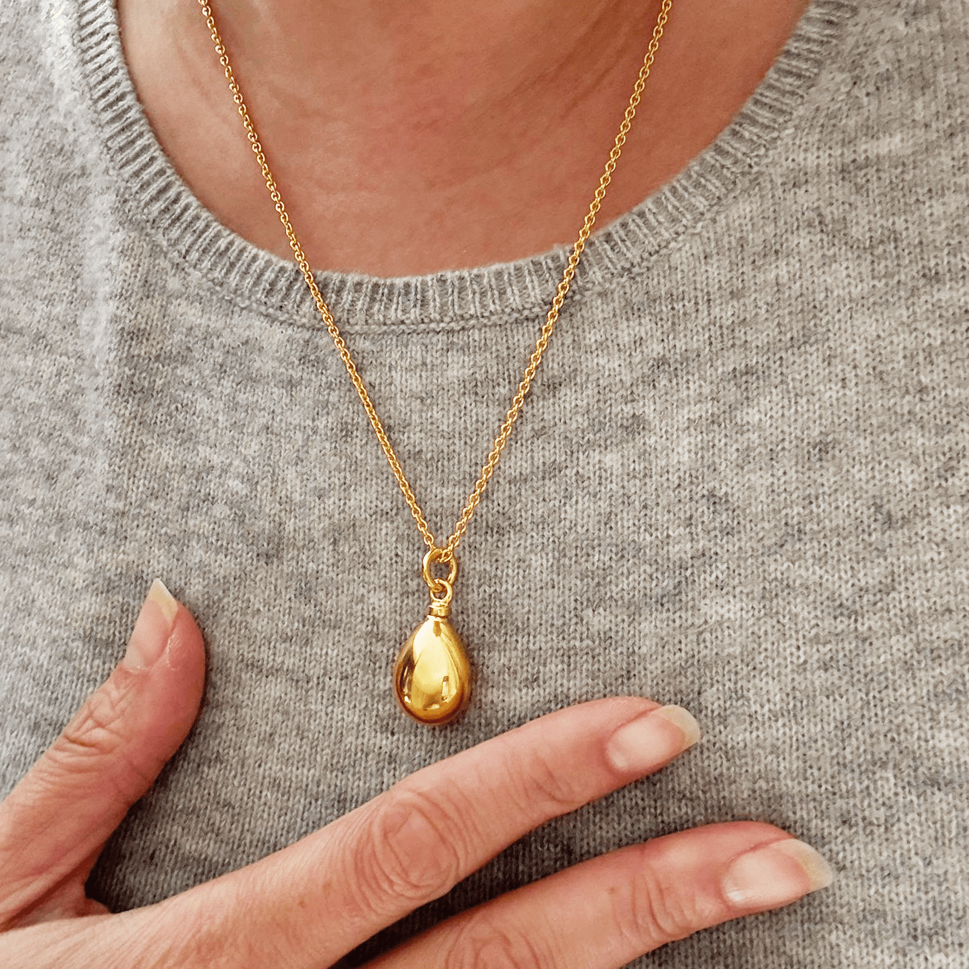 Teardrop Ashes Necklace in 18K Gold Plating – Keepsake Pendant - Ashes Jewellery AE