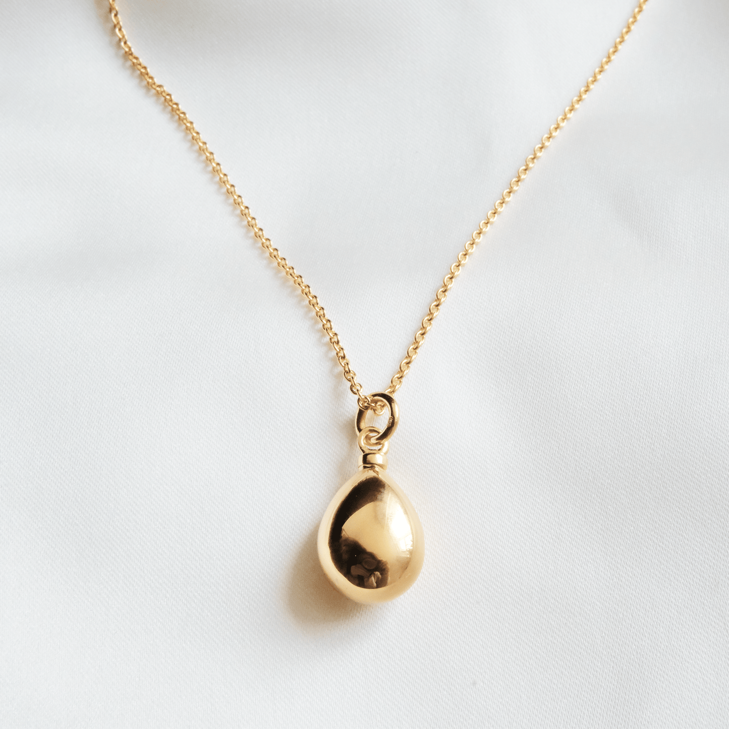 Teardrop Ashes Necklace in 18K Gold Plating – Keepsake Pendant - Ashes Jewellery AE