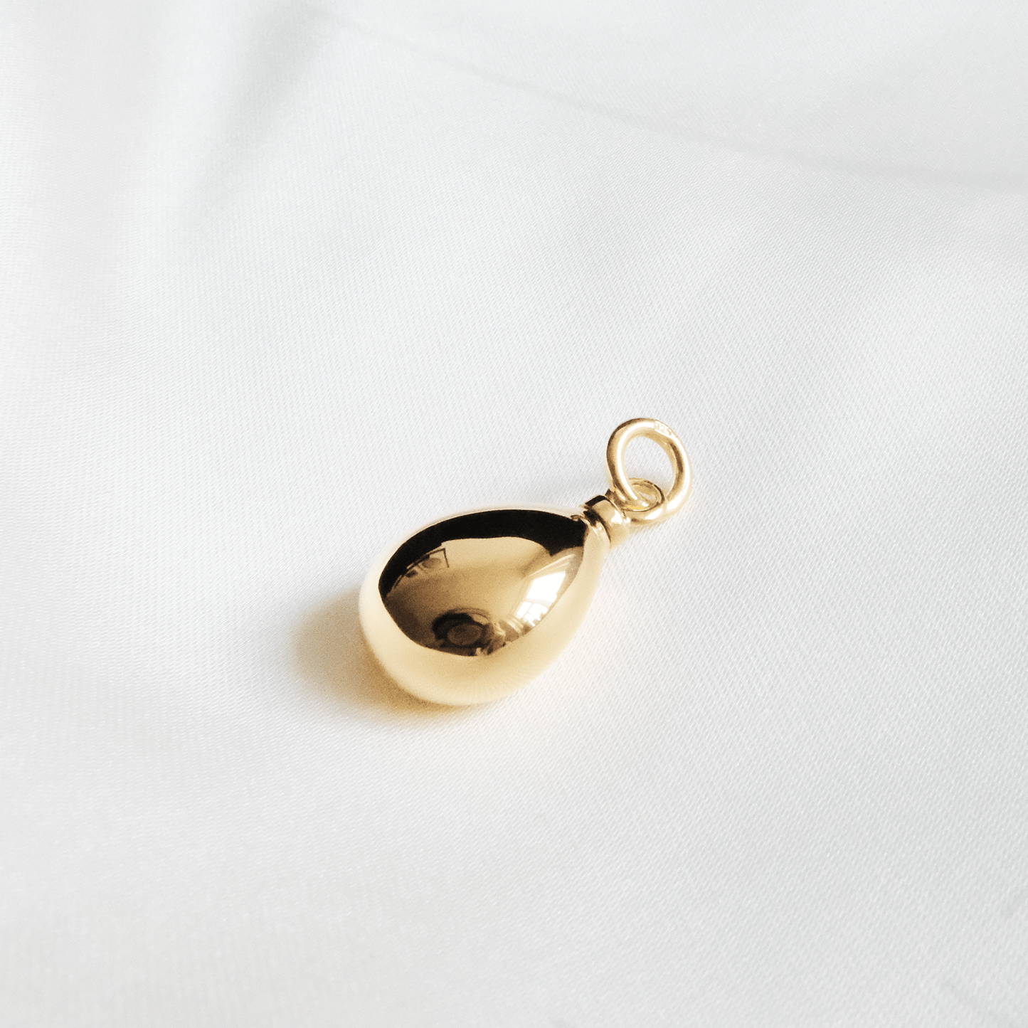 Teardrop Ashes Necklace in 18K Gold Plating – Keepsake Pendant - Ashes Jewellery AE